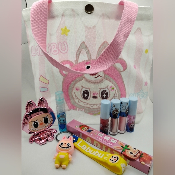 POP MART Handbags - 🩷Lychee Berry Labubu Tote Bag Bundle🩷